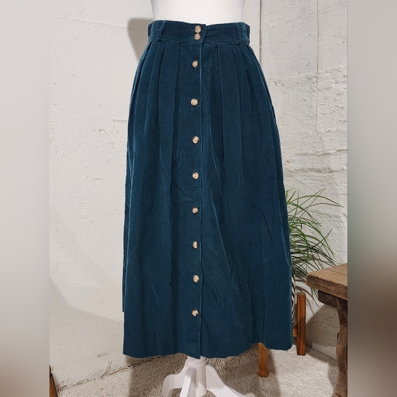 EDDIE BAUER long Corduroy Button up pleated skirt. Size 10. See measurements - Picture 2 of 8